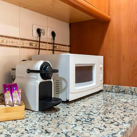 Acogedor Apartamento De Dos Dormitorios A 50 Metros Del Mar Y A 5 Minutos Al Aeropuerto Tenerife Sur Los Abrigos